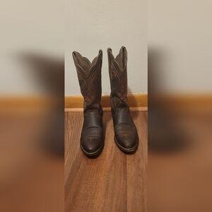 Womens Ariat Eound Up R Toe Boots